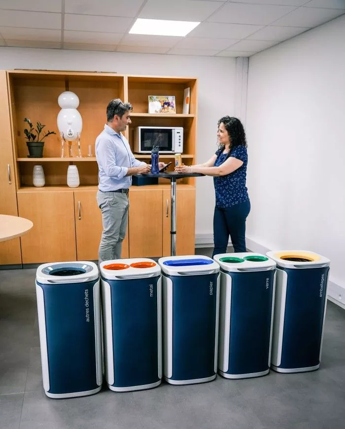 Poubelle ergonomique pour améliorer l'efficacité au travail Poubelle ergonomique pour améliorer l'efficacité au travail