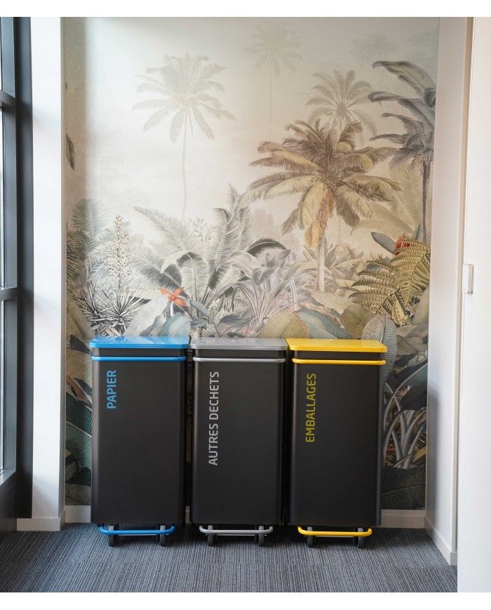 Poubelle conçu pour un usage intensif dans un cadre de bureau